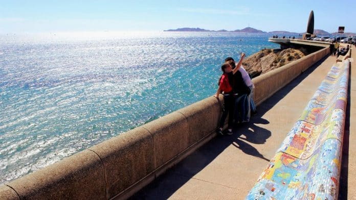 banc-mosaique-corniche-kennedy