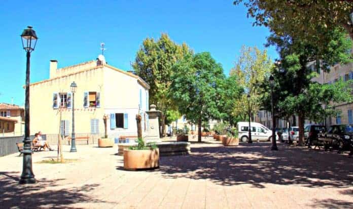 place-moulin-panier-accoules