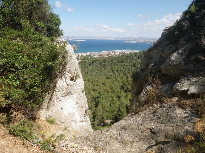 vue-entree-grotte-rolland-balade