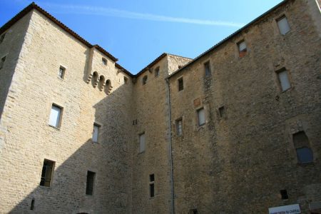 Le château de l'époque médiévale de Trets où seront organisées de nombreuses manifestations.