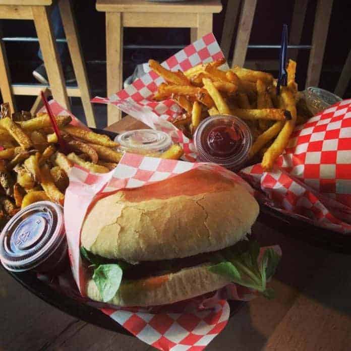moon-burger-restaurant-hamburger