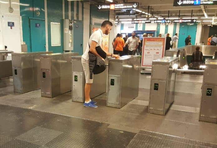 metro-marseille-st-charles La Métropole et la ville de Marseille ont mis en pllace une billetterie pour faire tourner les métros, bus et tramways de la ville