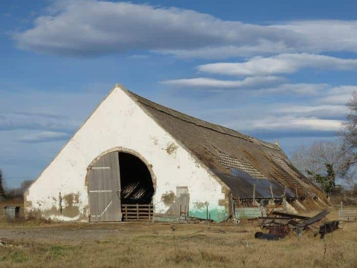 Bergerie-Favouillane-vueetérieure-troisquarts