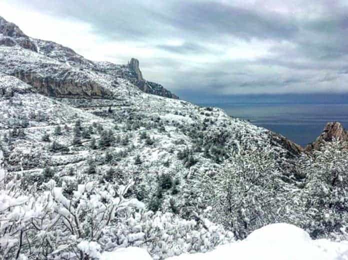 photo-calanques-mer-marseille-neige