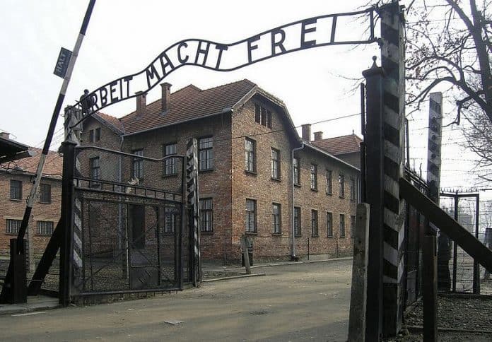 convention-camp-auschwitz-mille-exposition