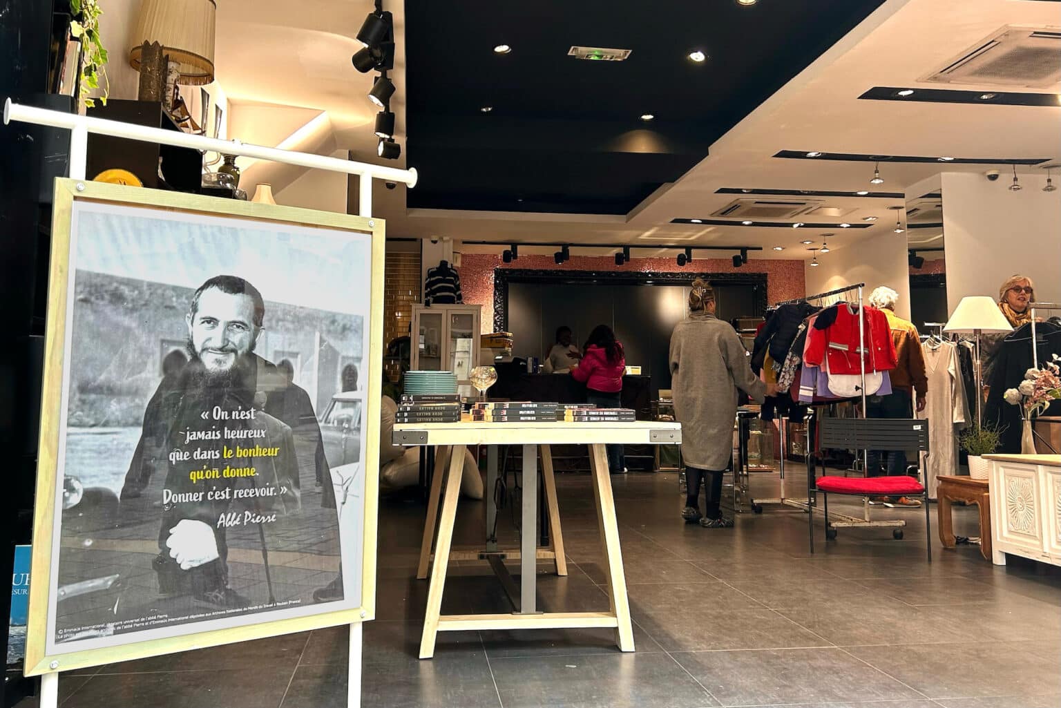 Une boutique éphémère Emmaüs s installe sur la rue Saint Ferréol