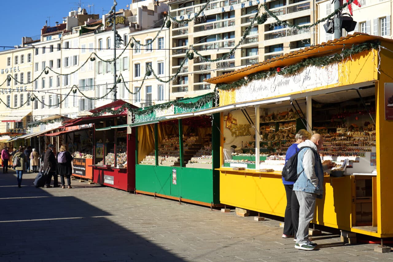 La Foire Aux Santons Ouvre Ce Week End Sur Le Vieux Port Avec Une Foule