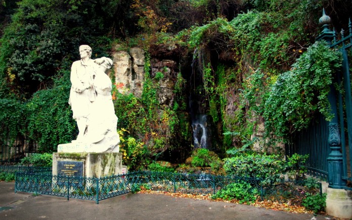 fontaine-statue-parc-colline-puget