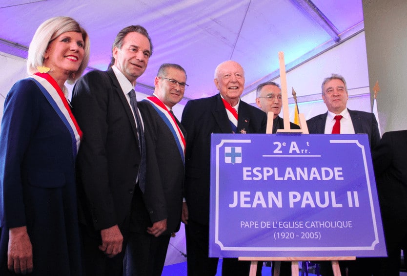 , La nouvelle esplanade Jean-Paul II, devant la Major, se dévoile en images, Made in Marseille