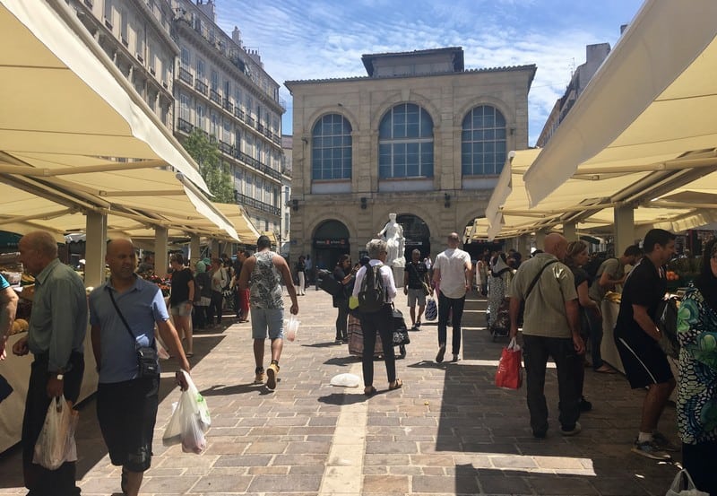 , Le marché s&rsquo;installe de nouveau sur la place des Capucins à Noailles après sa rénovation, Made in Marseille