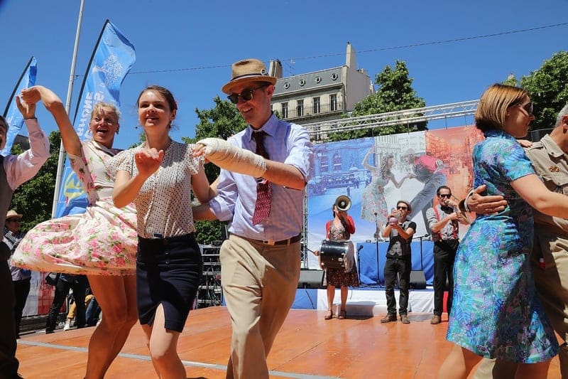 , Bal patriotique – Danse et musique ont animé la Canebière ce mardi 8 mai, Made in Marseille