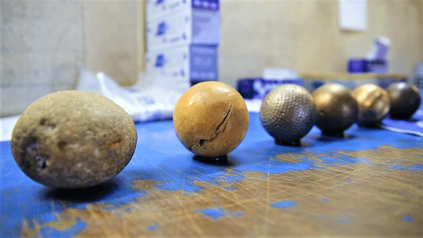 Boule bleue Découvrez la plus vieille fabrique de boules de pétanque