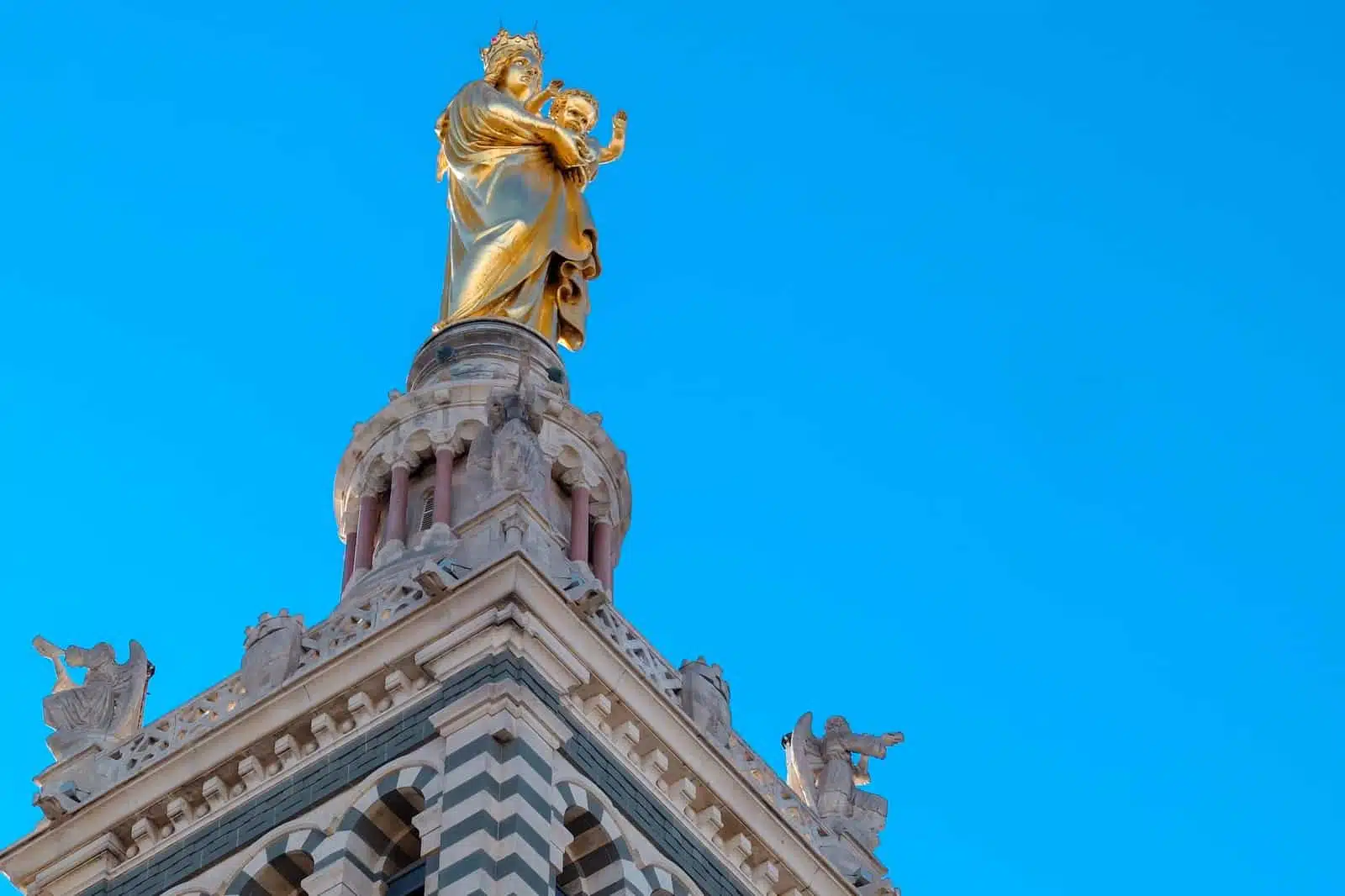 statue, Vidéo | La statue de la Bonne Mère va être restaurée pour la première fois depuis 35 ans, Made in Marseille