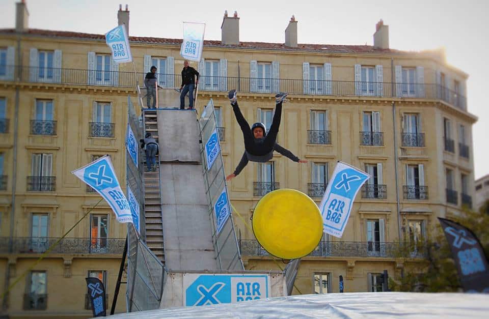 , Le Gliss&rsquo; Park envahit le théâtre Silvain avec tremplin géant et piste de luge, Made in Marseille