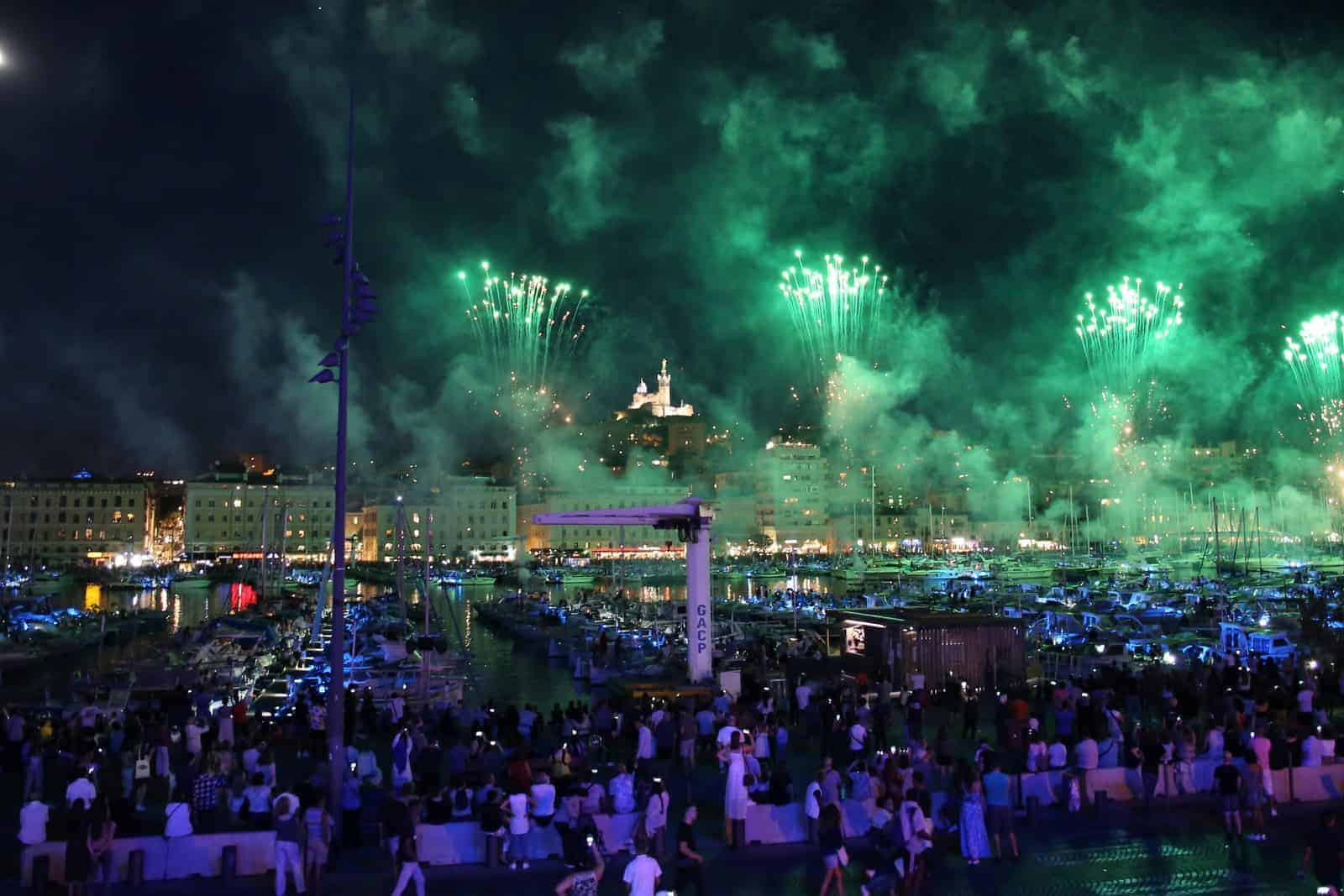 14 juillet, Marseille : Feu d&rsquo;artifice et grand défilé militaire sur le Vieux-Port pour le 14 juillet, Made in Marseille