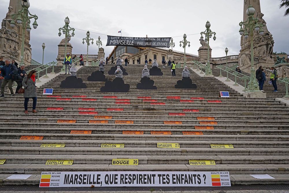 , Affiches, tracts de campagne, panneaux lumineux&#8230; Les assos environnementales montent au créneau, Made in Marseille