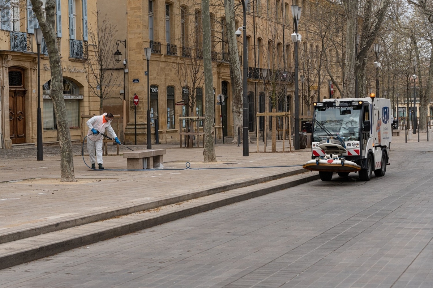 Covid19  AixenProvence a lancé la désinfection de ses rues