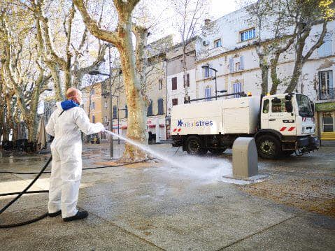 , Face au Coronavirus, la désinfection des rues a commencé à Istres, Made in Marseille