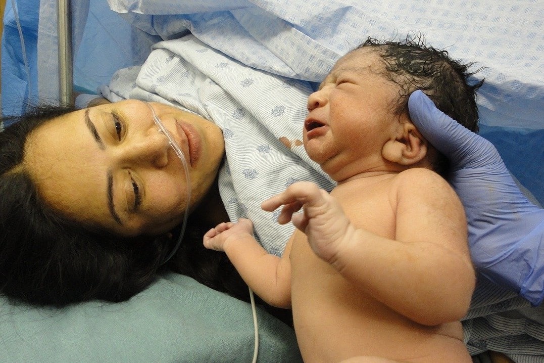, Confinement en clinique, hospitalisation à domicile : les maternités se mobilisent pour des naissances en famille, Made in Marseille