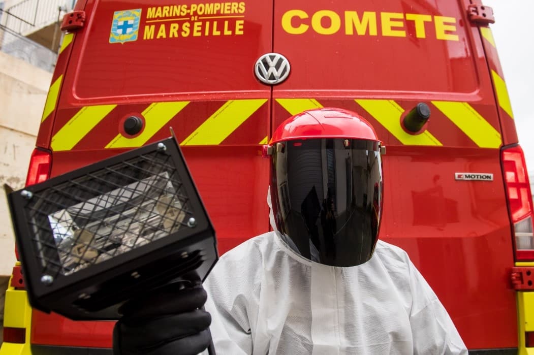 , A Marseille, les marins-pompiers munis de lampes UV pour décontaminer en extérieur, Made in Marseille