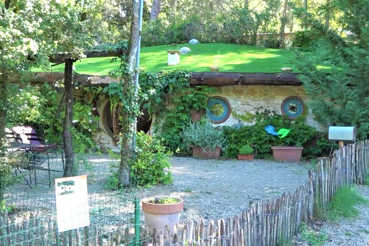 , Tanière de hobbit ou cabane dans les arbres : un séjour insolite en pleine nature, Made in Marseille