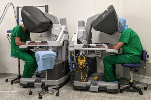 , L&#8217;AP-HM se dote de trois nouveaux robots chirurgicaux à la pointe de la technologie, Made in Marseille