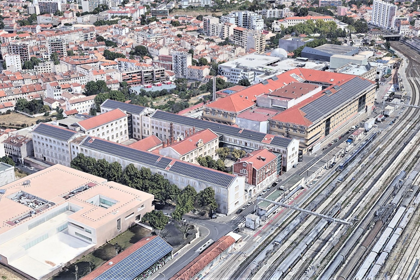 , Priorité aux écoles pour développer les toitures photovoltaïques à Marseille, Made in Marseille