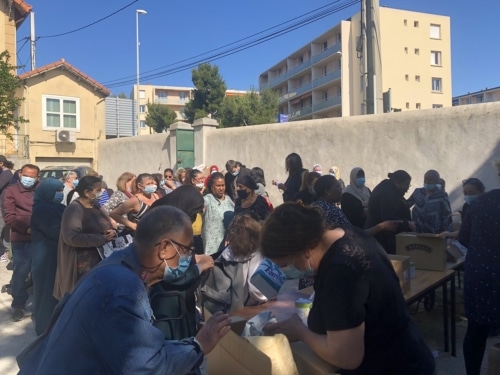 , À Saint-Antoine, « les femmes du plan d&rsquo;Aou en action » distribuent 250 colis alimentaires, Made in Marseille