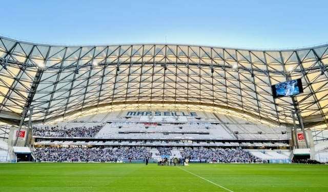 , Le stade Vélodrome rend un dernier hommage à Bernard Tapie, Made in Marseille