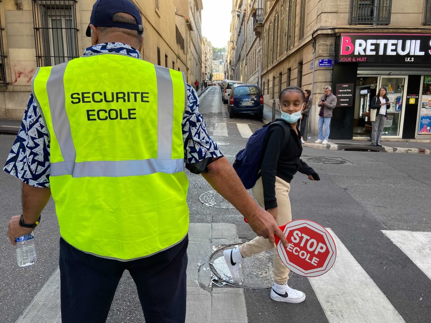 , Marseille lance son dispositif « petits piétons » pour sécuriser les abords des écoles, Made in Marseille
