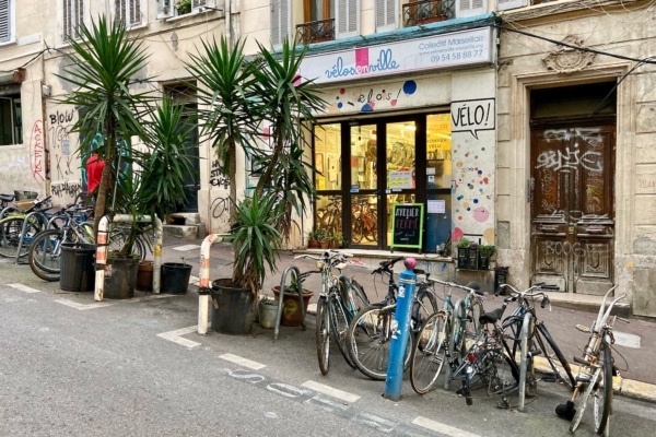 , La rue d&rsquo;Aubagne, nervure centrale de la végétalisation de Noailles, Made in Marseille