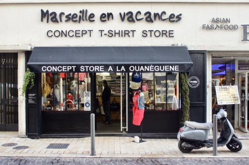 « Devanture de la boutique Marseille en vacances »