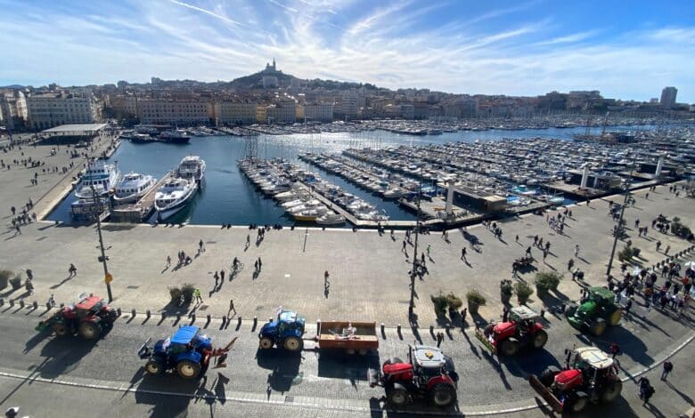 Agriculteurs en colère sur le Vieux-Port de Marseille