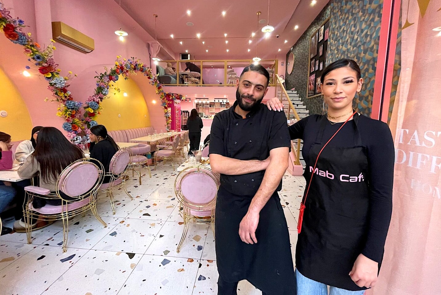 Mab café, Vidéo | Ouvrez les portes du MAB Café, le restaurant le plus rose de Marseille, Made in Marseille