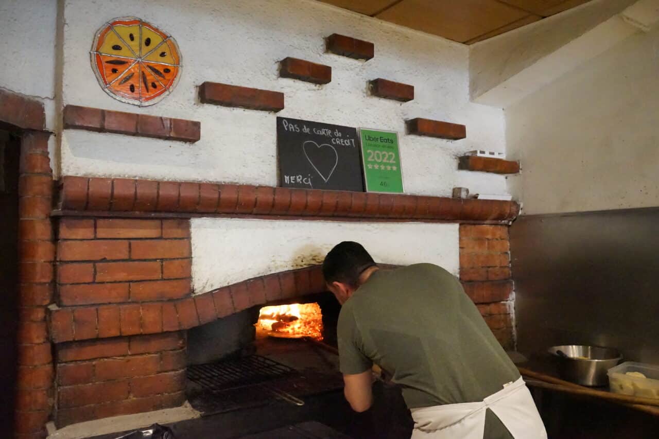 Chez Etienne, Chez Etienne, l&rsquo;institution de la pizza marseillaise dans le Panier depuis 1943, Made in Marseille