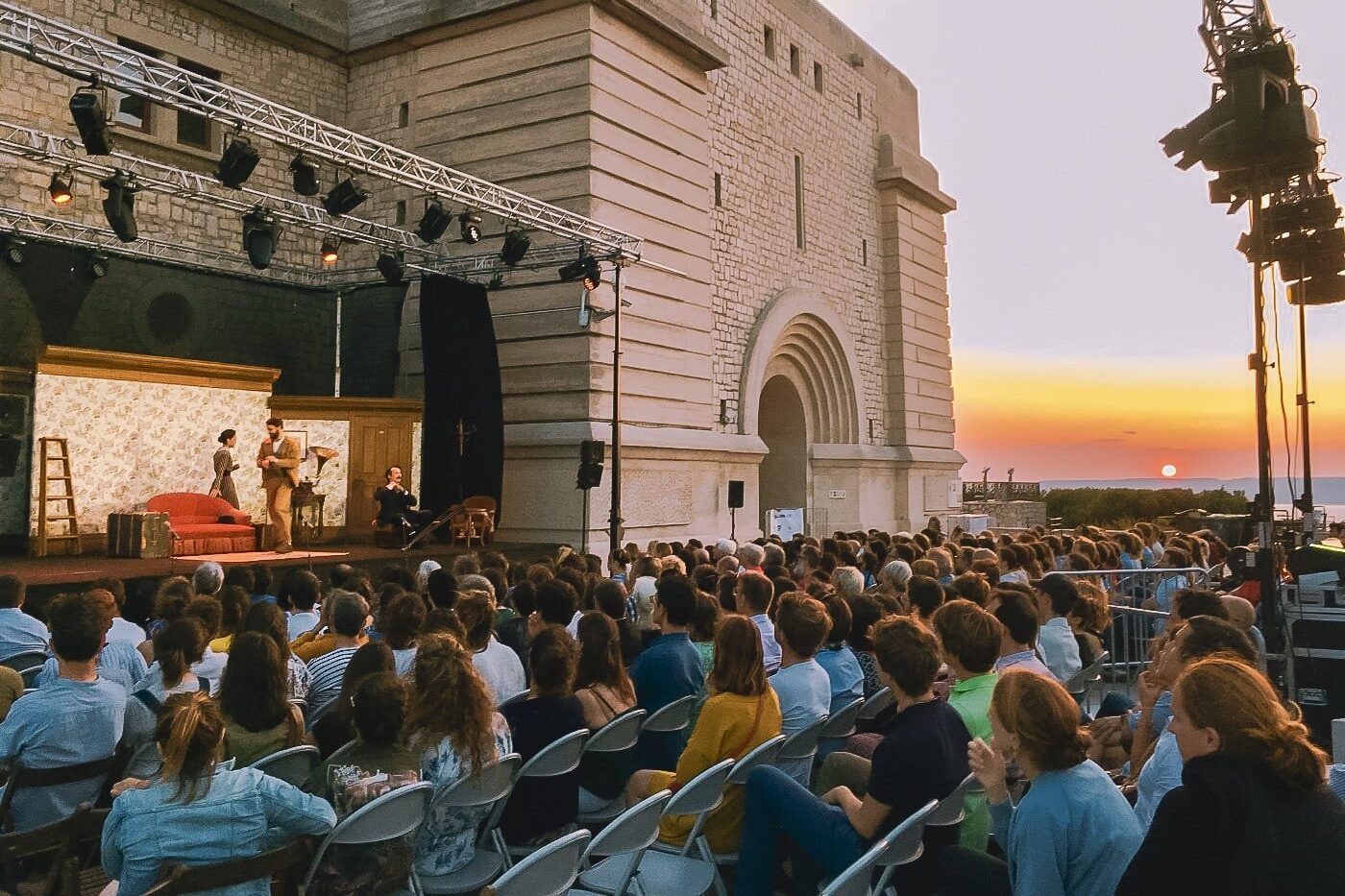 Théâtre, Un festival de théâtre en plein air avec une vue exceptionnelle au pied de la Bonne Mère, Made in Marseille