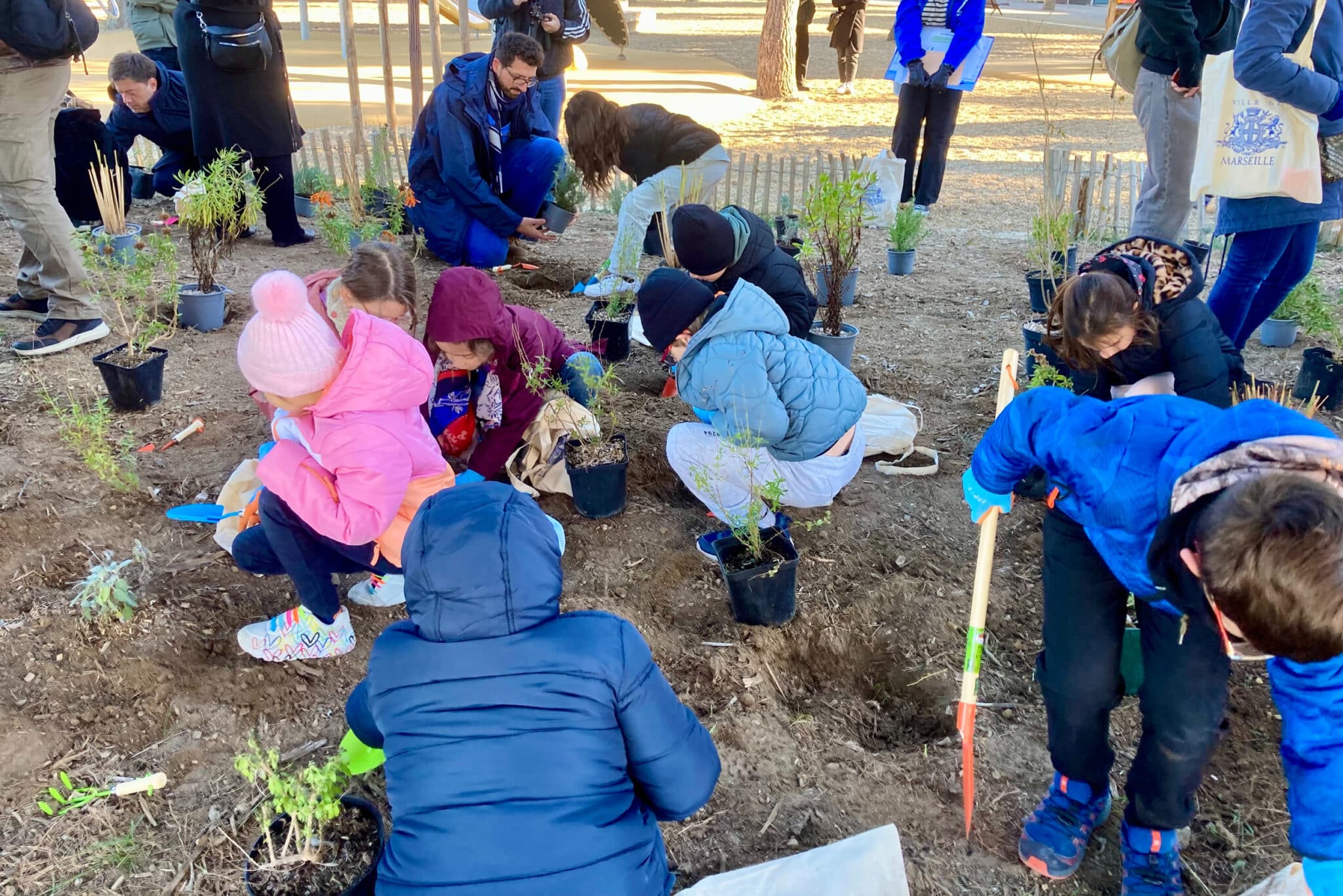 parcs, Des centaines d&rsquo;enfants mobilisés pour planter des arbres dans les parcs de Marseille, Made in Marseille