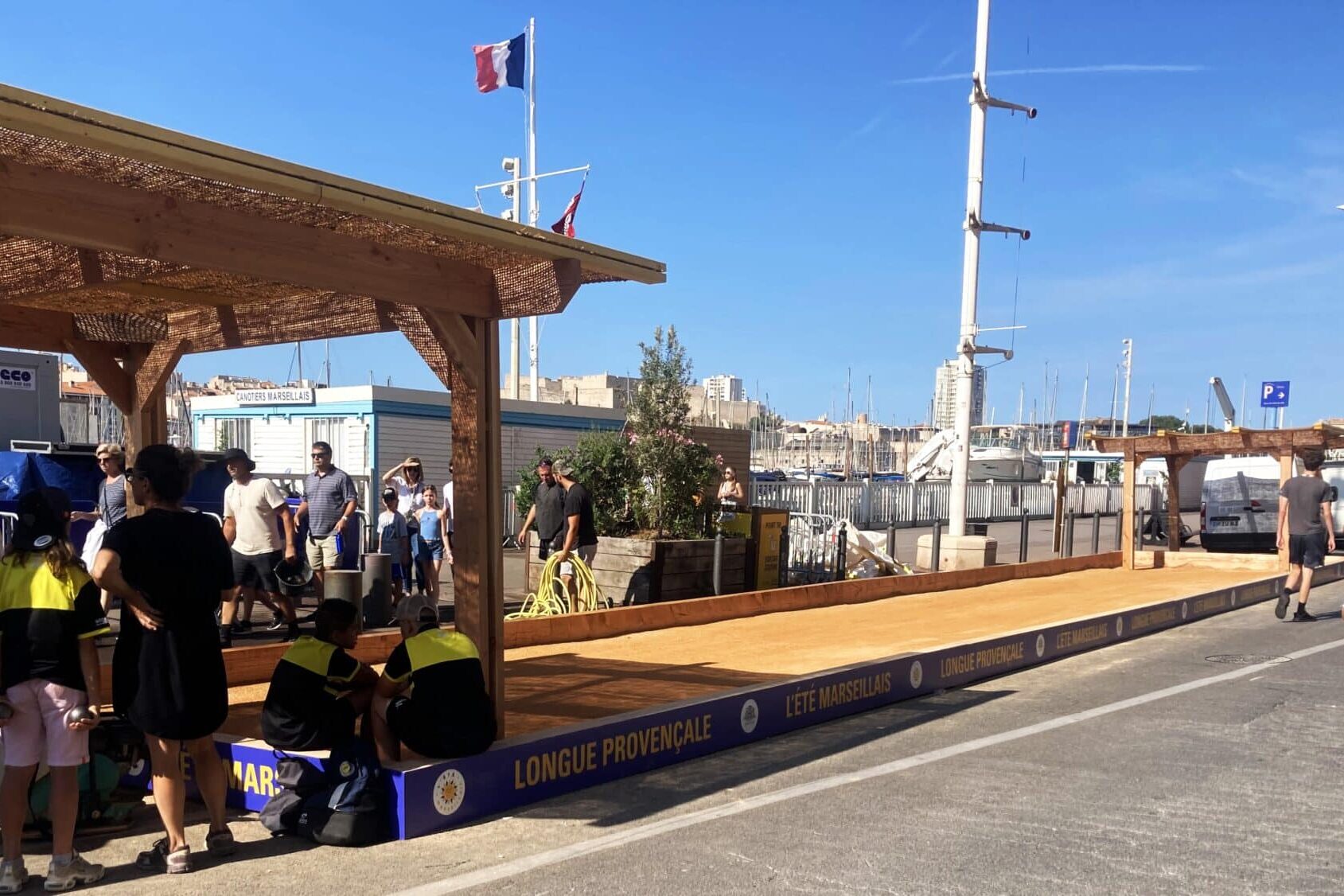 pétanque, Des terrains de pétanque et de jeu provençal installés sur le Vieux-Port tout l&rsquo;été, Made in Marseille