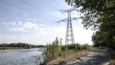 ligne aérienne haute tension vers fos