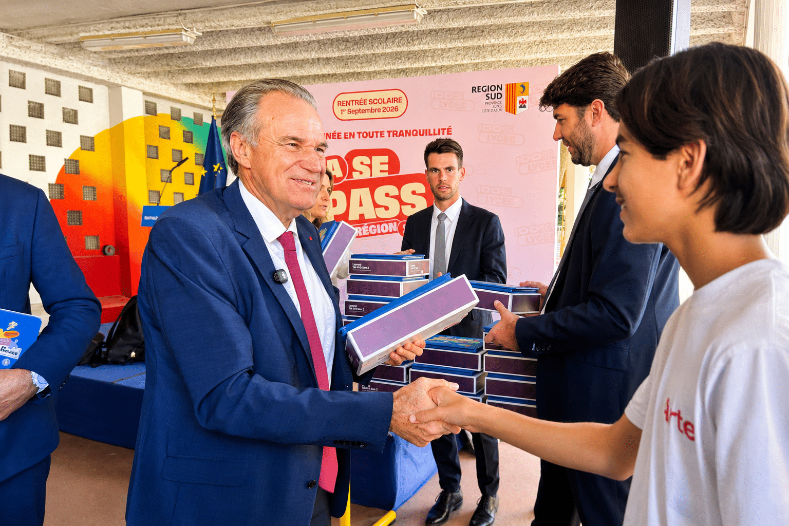 Renaud Muselier, &Agrave; Aix, Renaud Muselier fait sa derni&egrave;re rentr&eacute;e des lyc&eacute;es avant son d&eacute;part attendu au S&eacute;nat, Made in Marseille