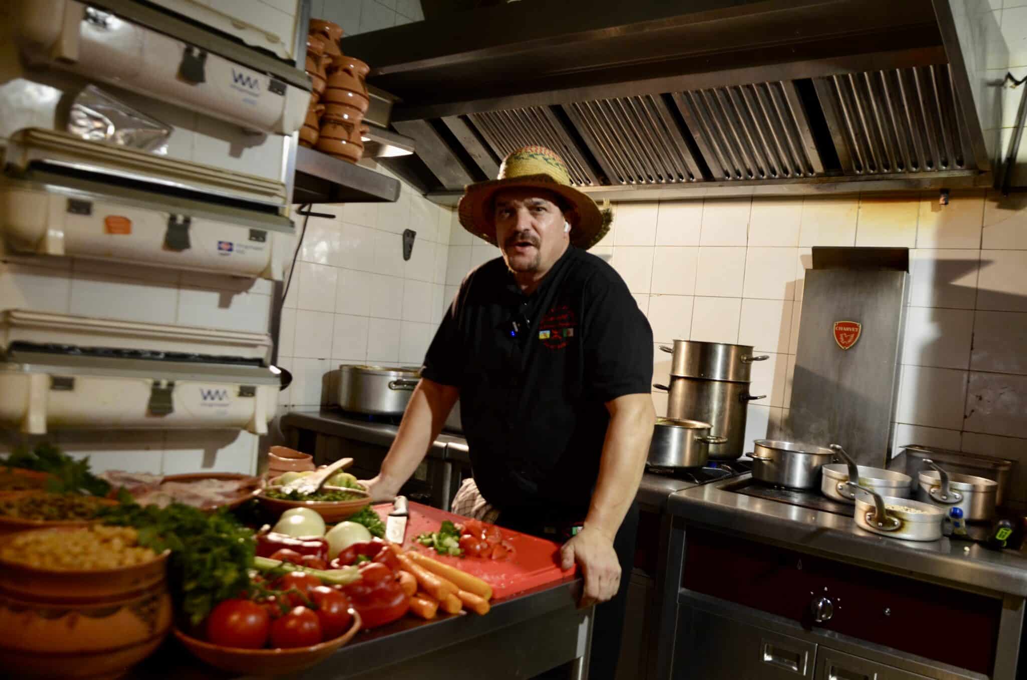 couscous, Vid&eacute;o | La recette du restaurant Le Femina qui pr&eacute;pare une &laquo;&nbsp;rue du couscous&nbsp;&raquo; &agrave; Noailles, Made in Marseille