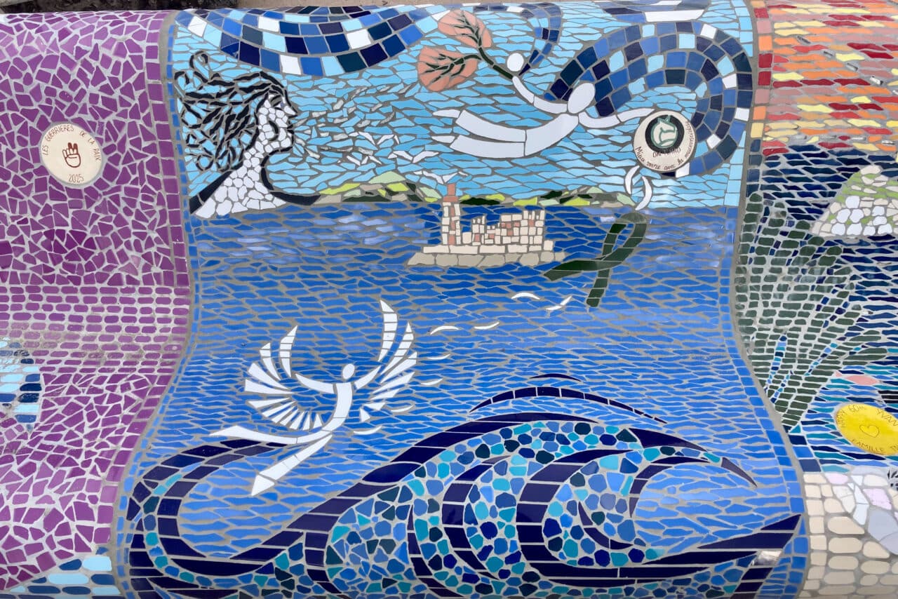 On'Tchao, Une mosaïque sur le banc de la Corniche pour les patients atteints de mucoviscidose, Made in Marseille