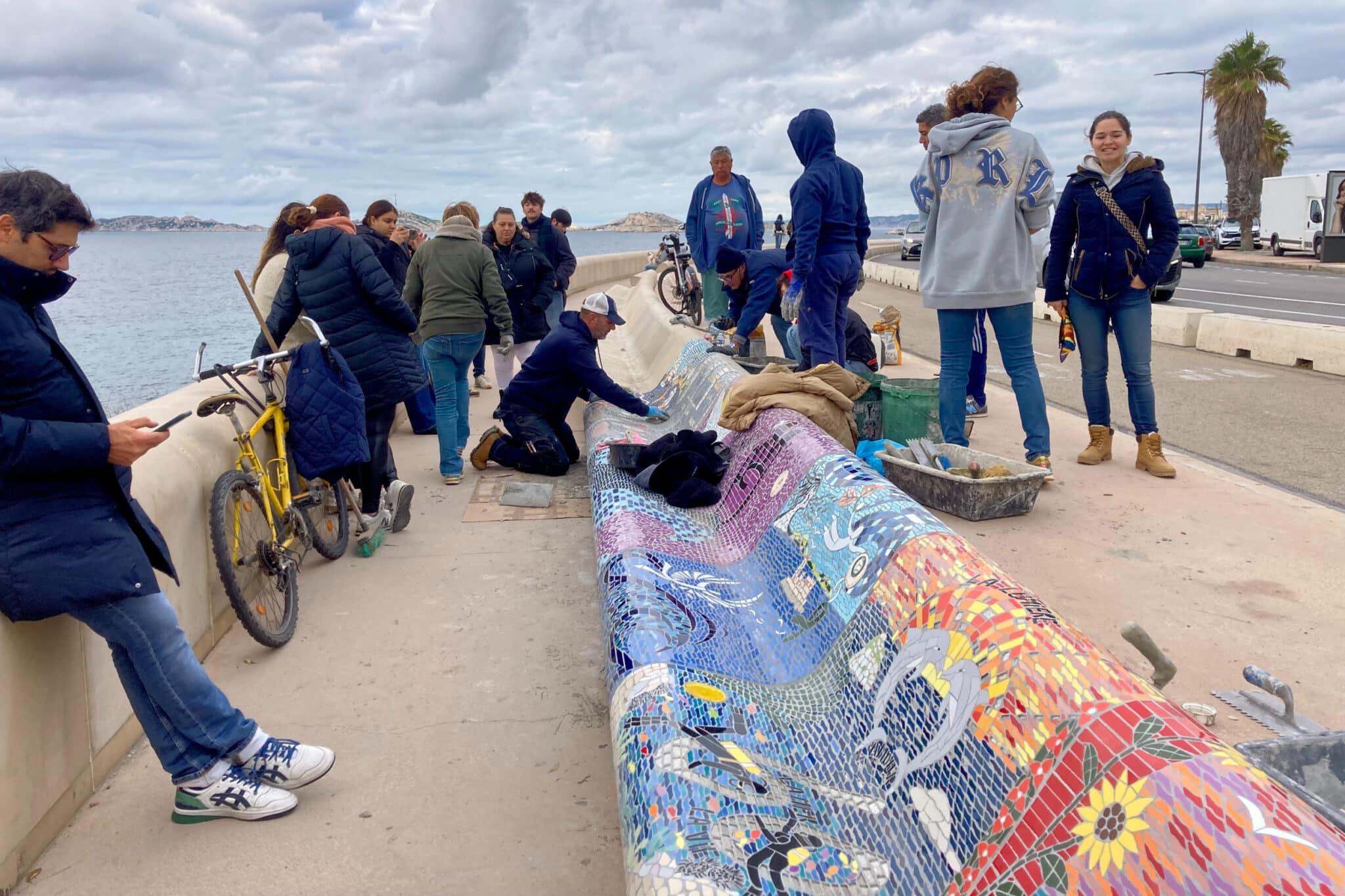 On'Tchao, Une mosaïque sur le banc de la Corniche pour les patients atteints de mucoviscidose, Made in Marseille