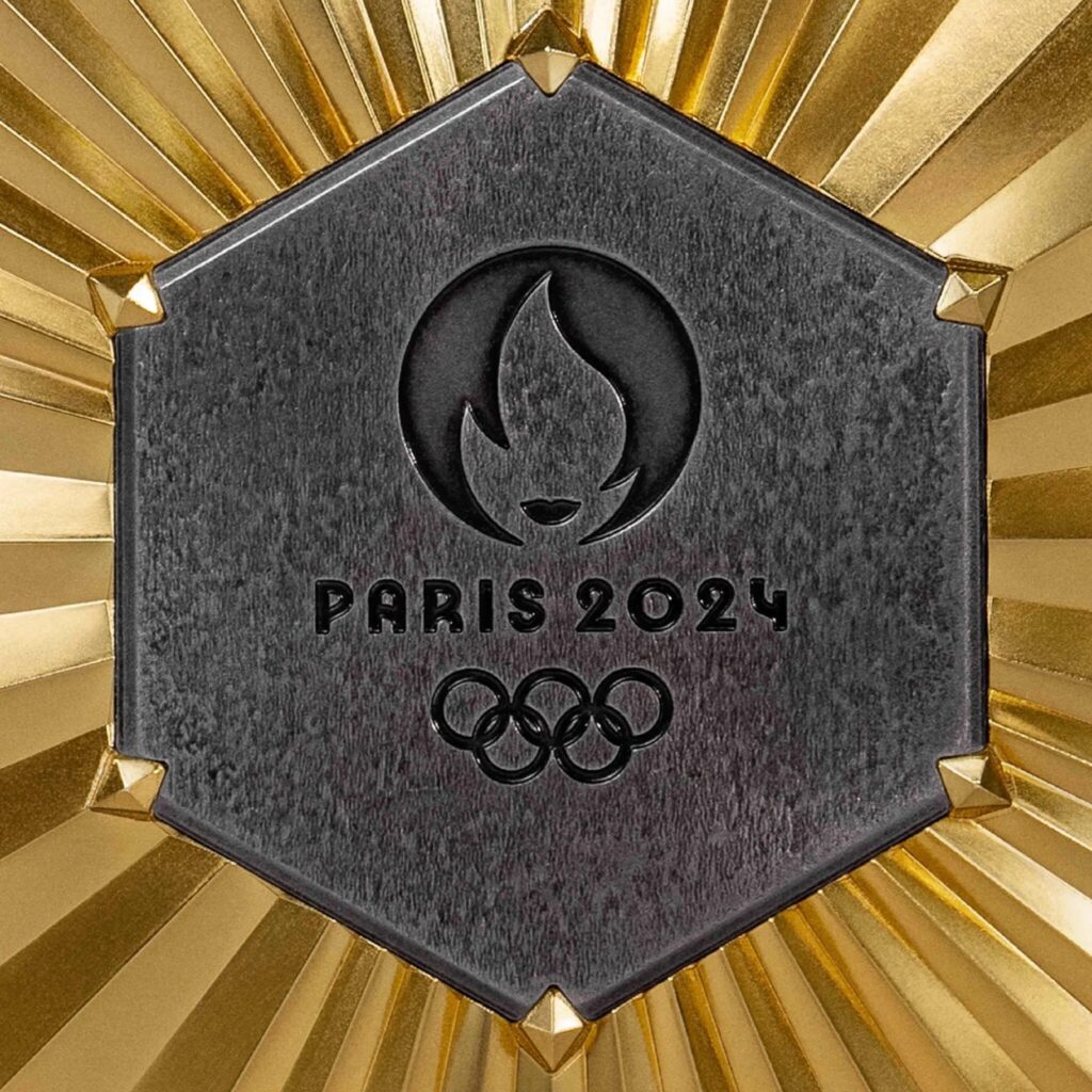 médailles, Les médailles des JO de 2024 serties d’un véritable morceau de la Tour Eiffel, Made in Marseille