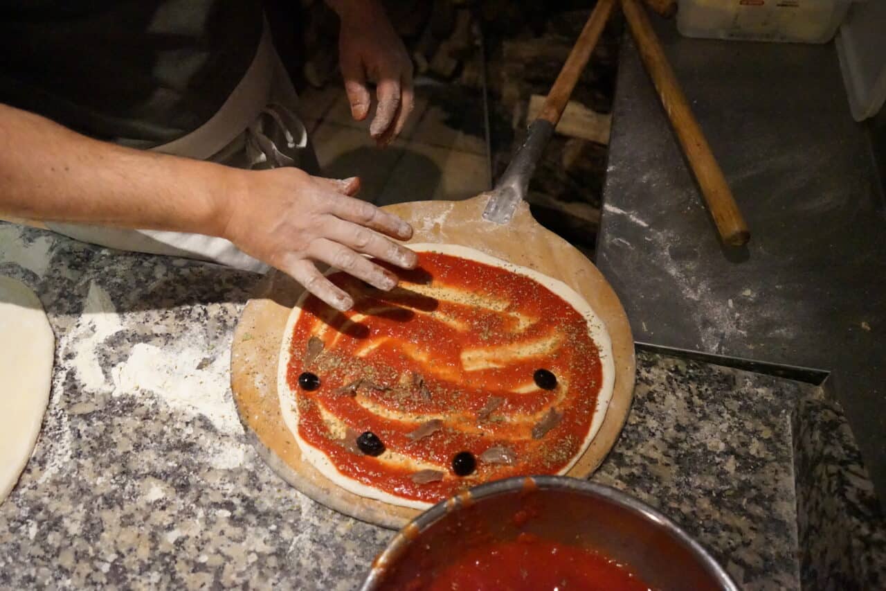 Chez Etienne, Chez Etienne, l&rsquo;institution de la pizza marseillaise dans le Panier depuis 1943, Made in Marseille