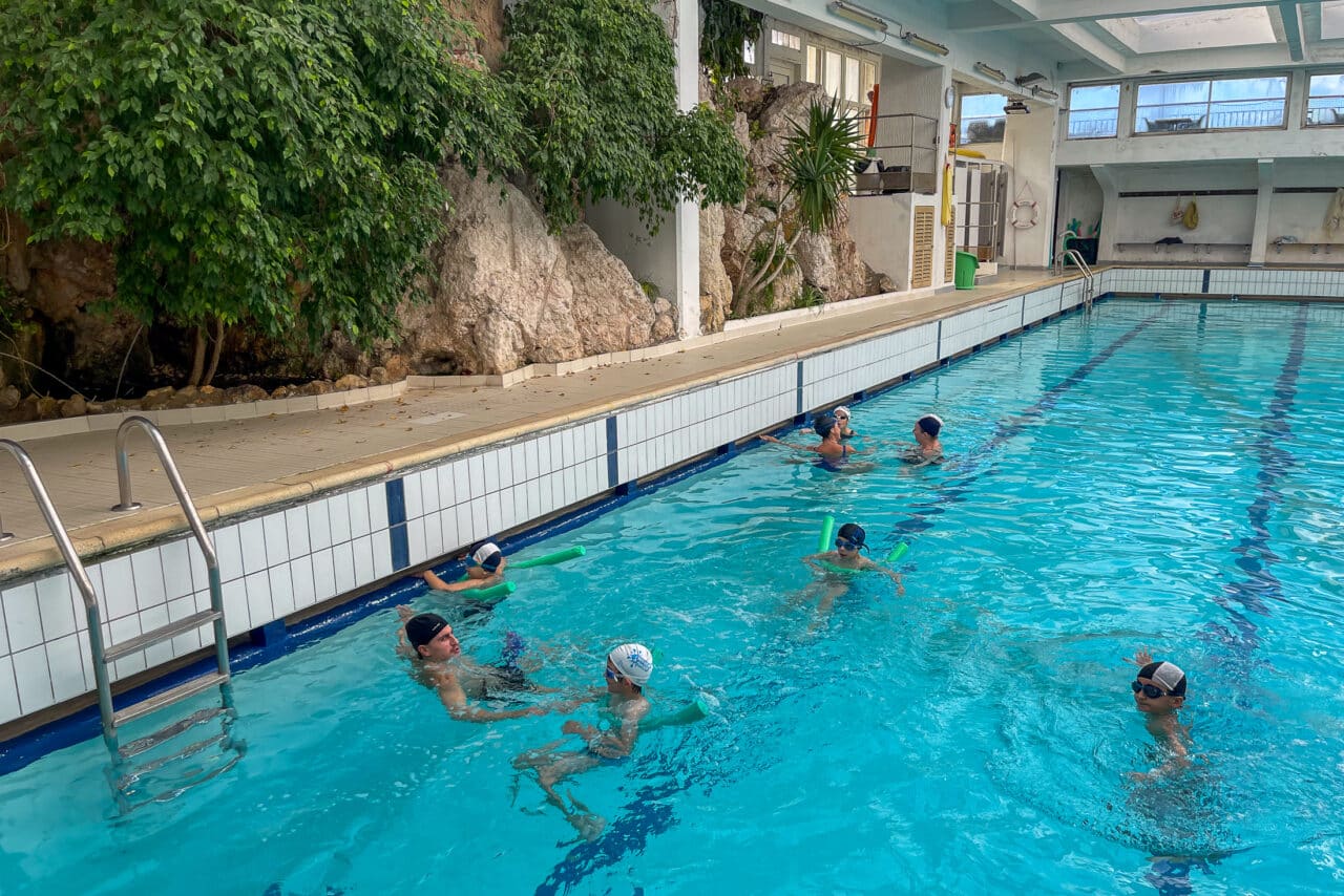 natation, Vidéo | Des enfants malvoyants apprennent à nager à la piscine des Dauphins sur la Corniche, Made in Marseille