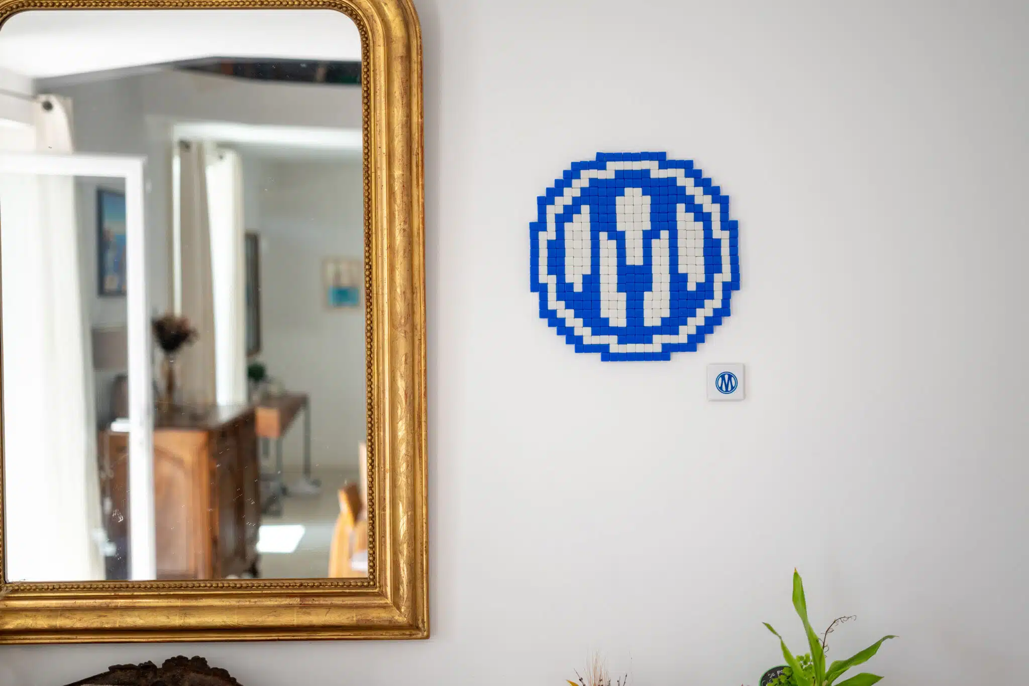 om, Cette créatrice marseillaise transforme les vieux maillots de l’OM en pièces de mode, Made in Marseille