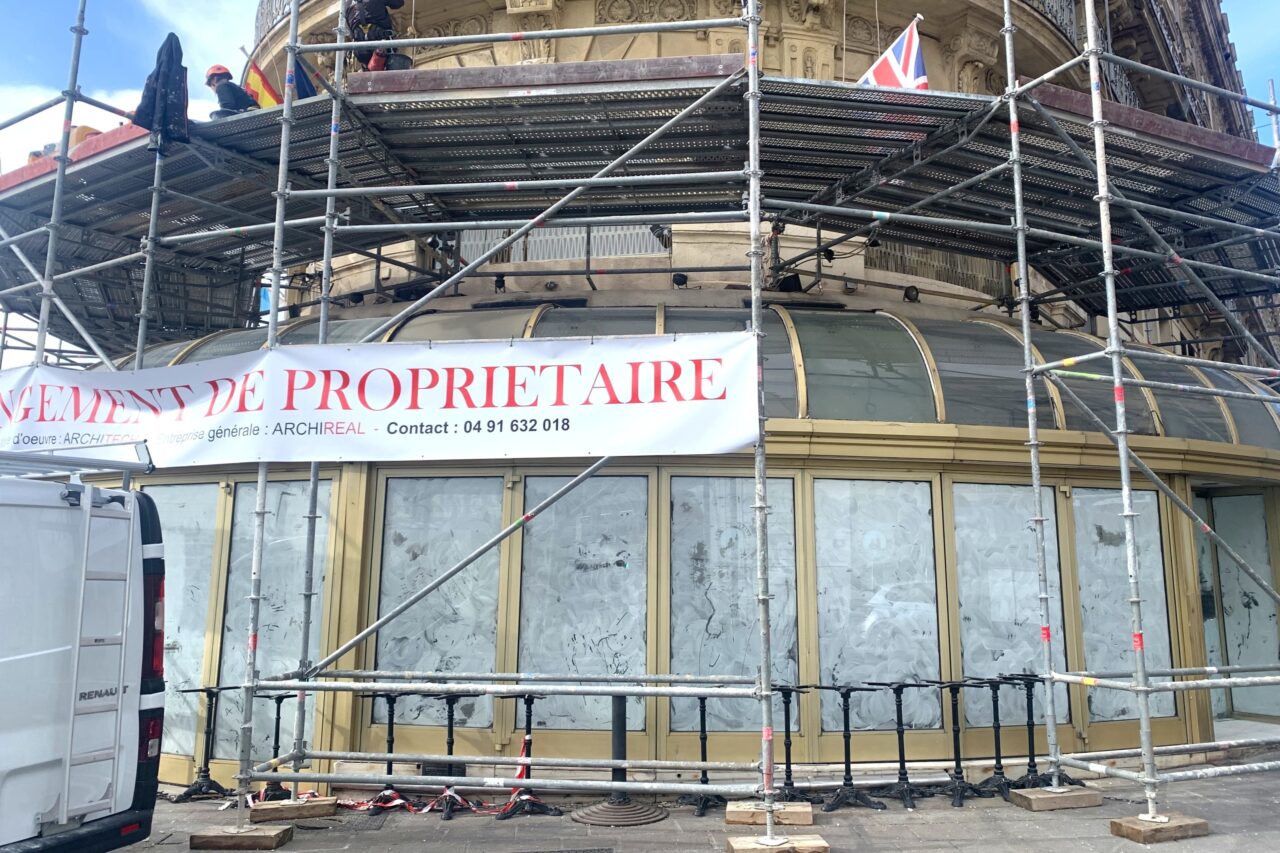 La samaritaine, Sur le Vieux-Port, l’embl&eacute;matique brasserie La Samaritaine se refait une beaut&eacute;, Made in Marseille