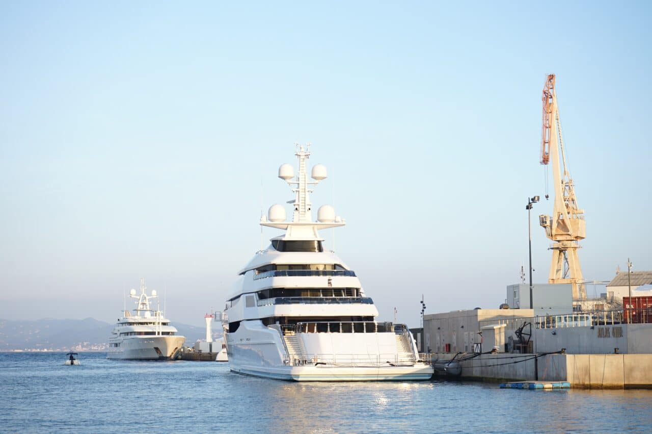 yachts, &Agrave; La Ciotat, dans les coulisses du leader europ&eacute;en de la r&eacute;paration des m&eacute;ga-yachts, Made in Marseille
