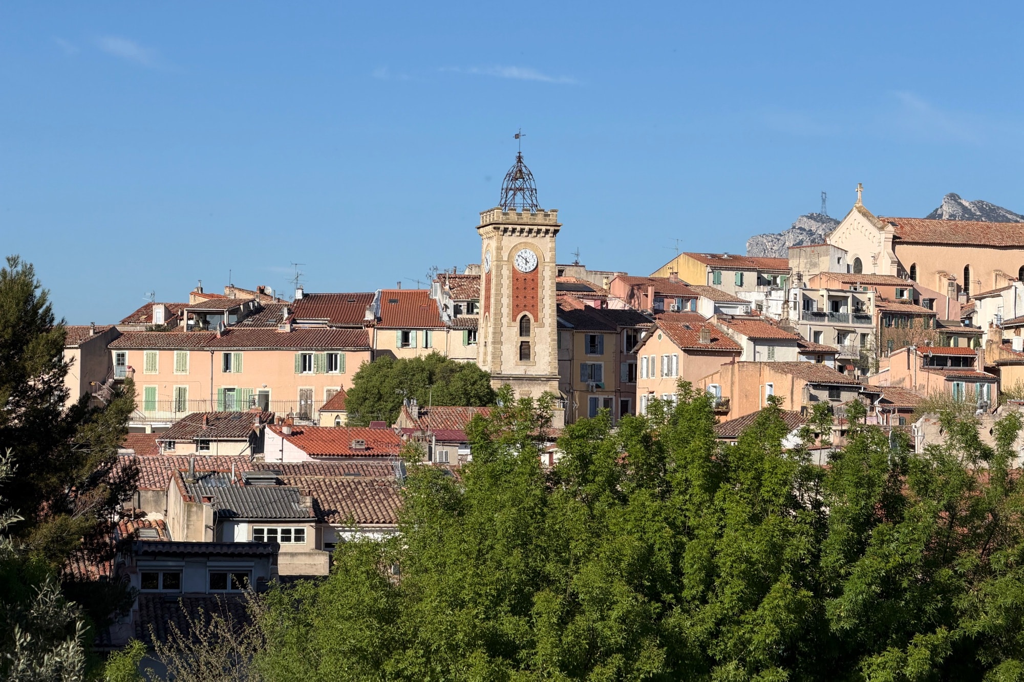 aubagne, Aubagne : le principal et une enseignante bless&eacute;s par balle dans un coll&egrave;ge, un &eacute;l&egrave;ve interpell&eacute;, Made in Marseille